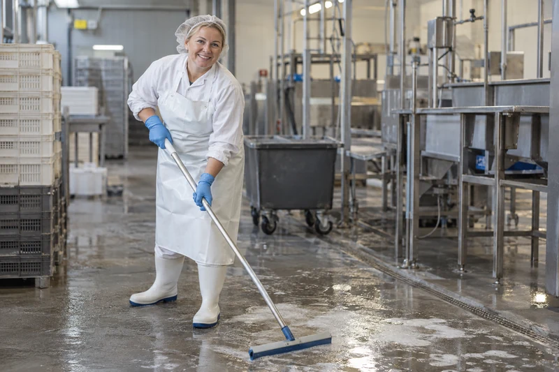 AI-ілюстрація: Production Facility Cleaner (ANIMEX)